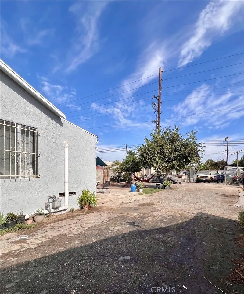 1474 W Compton