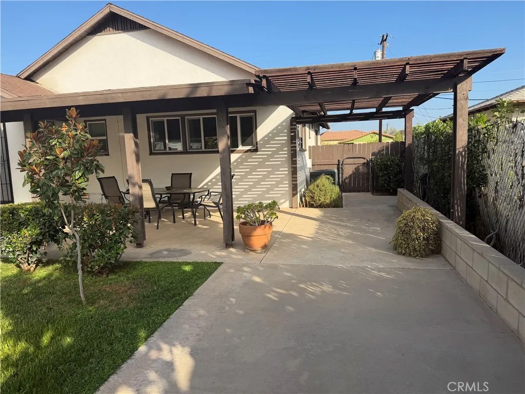 1572 Hillcrest