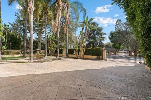Tiny photo for 22851 Calvert Street, Woodland Hills, CA 91367 (MLS # SR25242878)