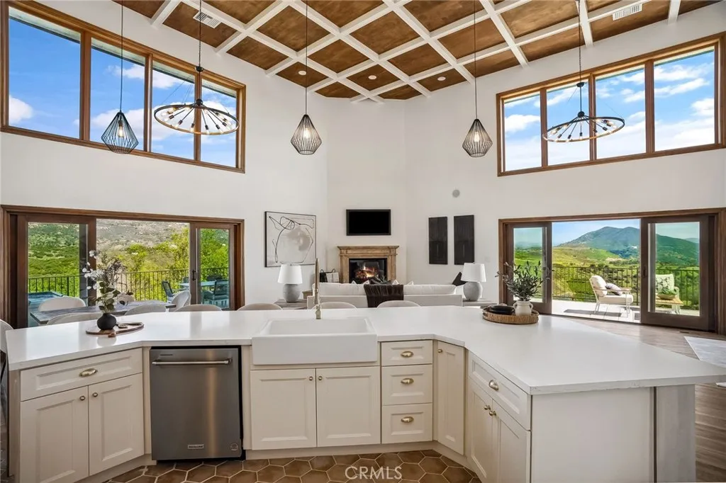 4385 Rainbow Vista Drive