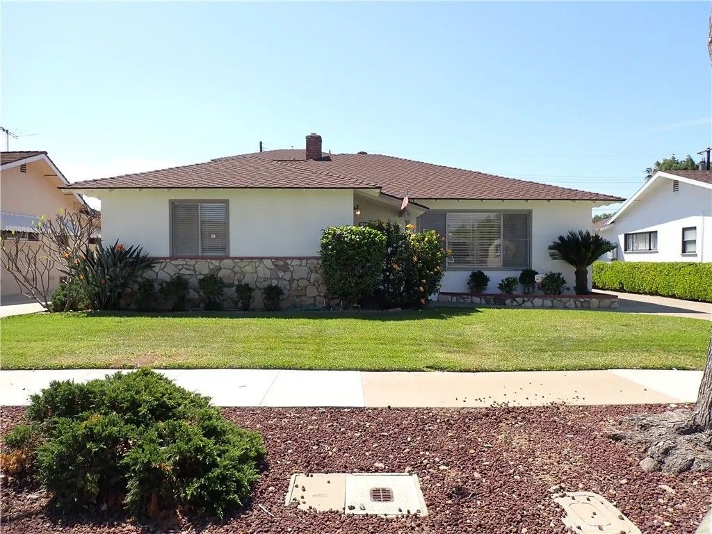 Photo of 1324 E Madison AVE, Orange, CA 92867 (MLS # OC26103515)