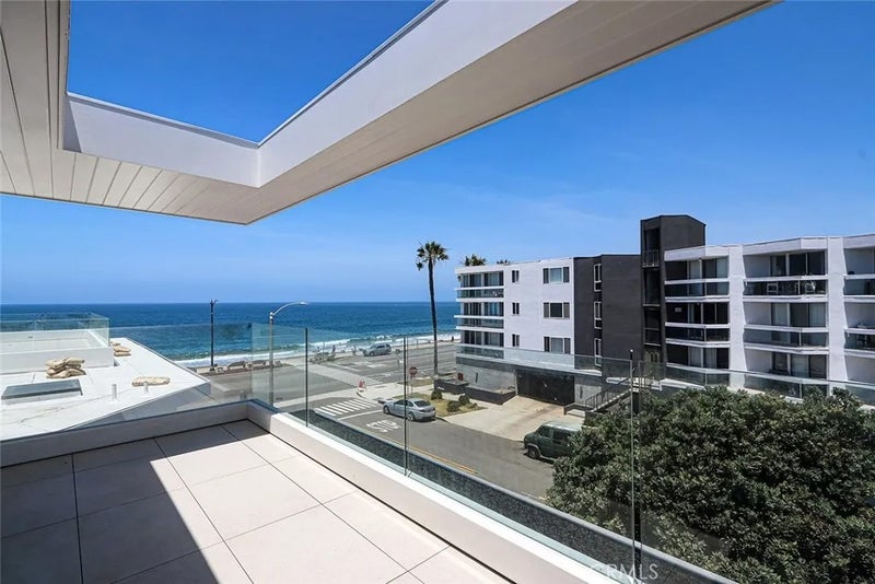 1400 Esplanade 2