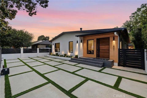 Photo of 14627 Huston ST, Sherman Oaks, CA 91403 (MLS # SR26158016)