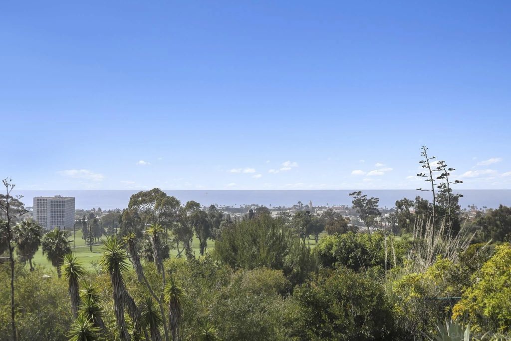 Photo of 7105 Country Club Dr, La Jolla, CA 92037 (MLS # 260006388)