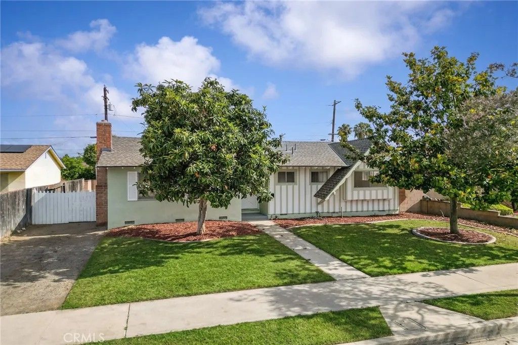 Photo of 1331 E Banyan AVE, Anaheim, CA 92805 (MLS # RS26097621)