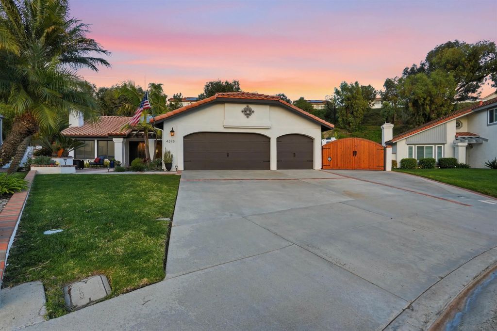 Photo of 4378 Shasta Pl, Carlsbad, CA 92010 (MLS # 260005024)