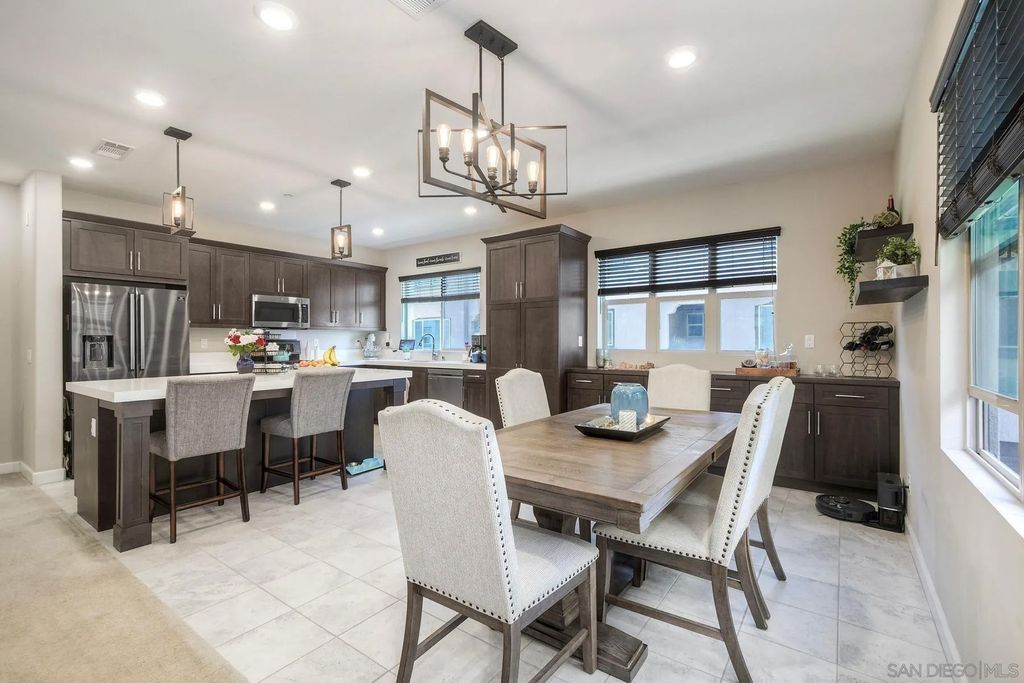Photo of 1577 Castillo Way #5, Vista, CA 92081 (MLS # 260011521)