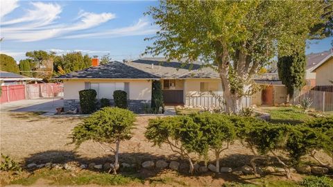 Photo of 41522 Rimfield Avenue, Lancaster, CA 93536 (MLS # SW25275606)