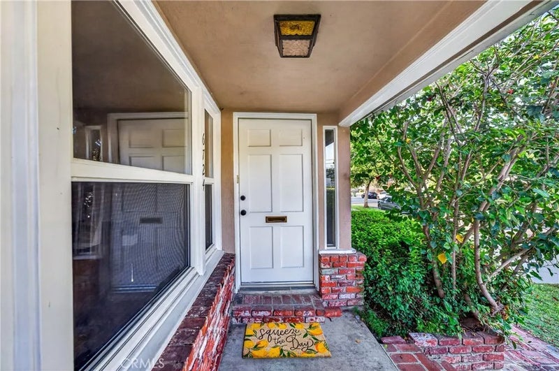 6724 De Celis Place