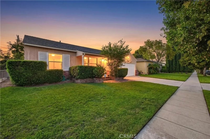 6724 De Celis Place