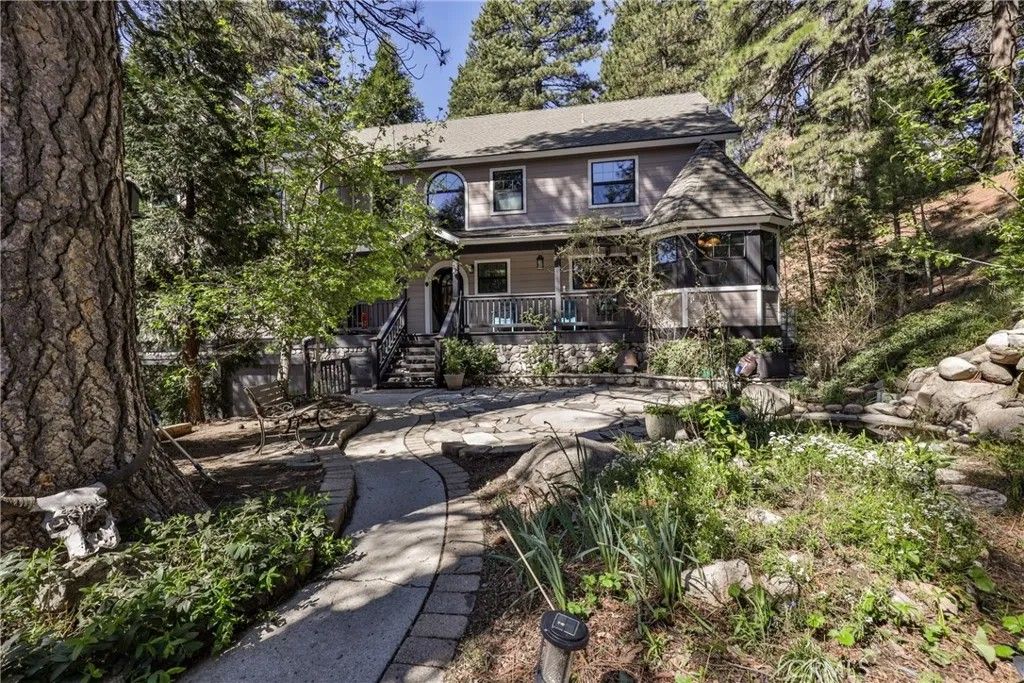 Photo of 26316 Ca-189 Highway, Twin Peaks, CA 92391 (MLS # AR25273181)