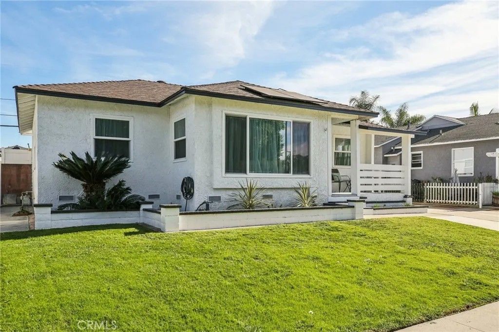 Photo of 4960 Woodruff Ave, Lakewood, CA 90713 (MLS # PW26011443)