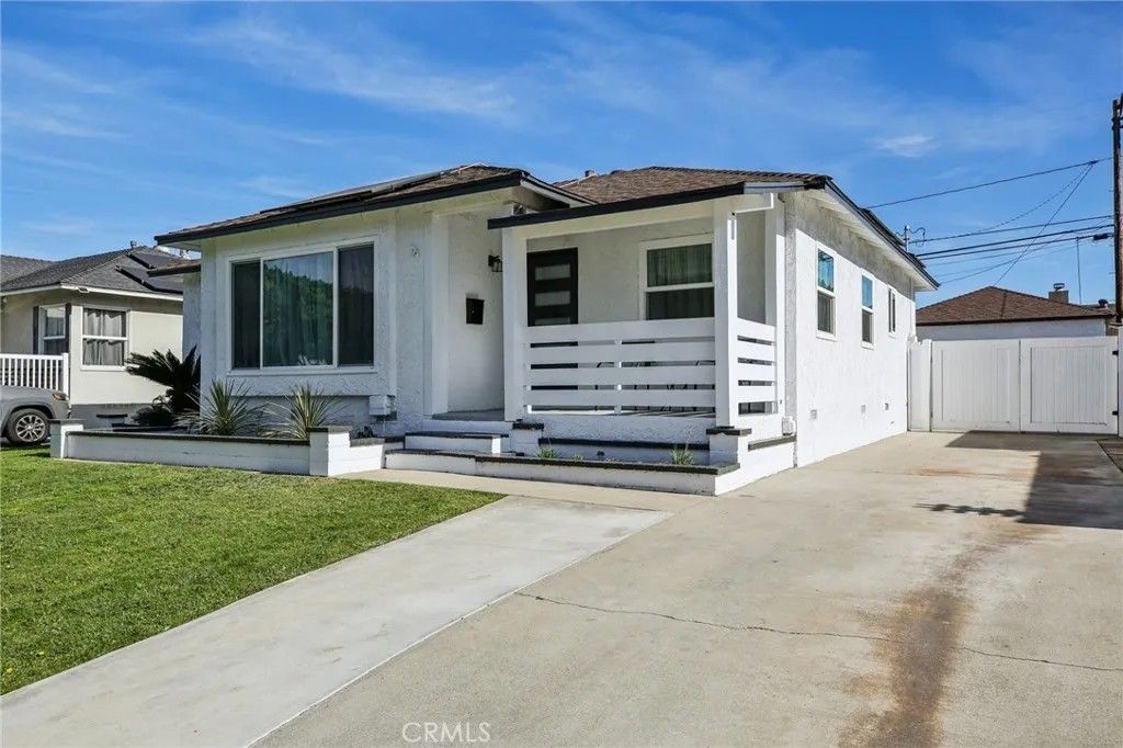 Photo of 4960 Woodruff Ave, Lakewood, CA 90713 (MLS # PW26011443)