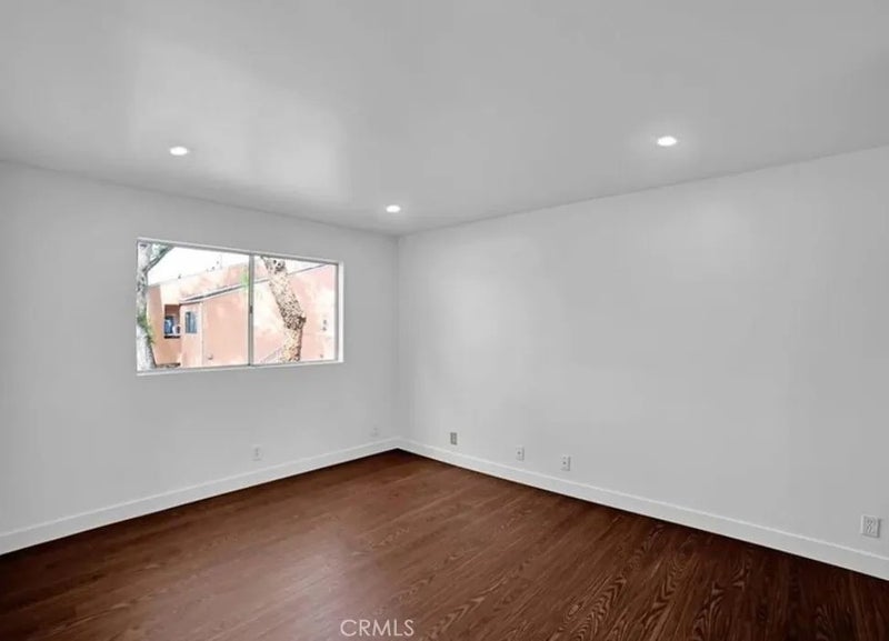 12601 Van Nuys 241