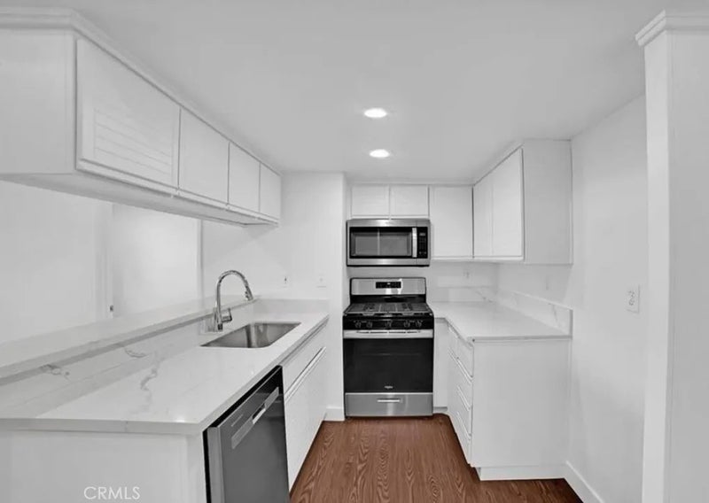 12601 Van Nuys 241