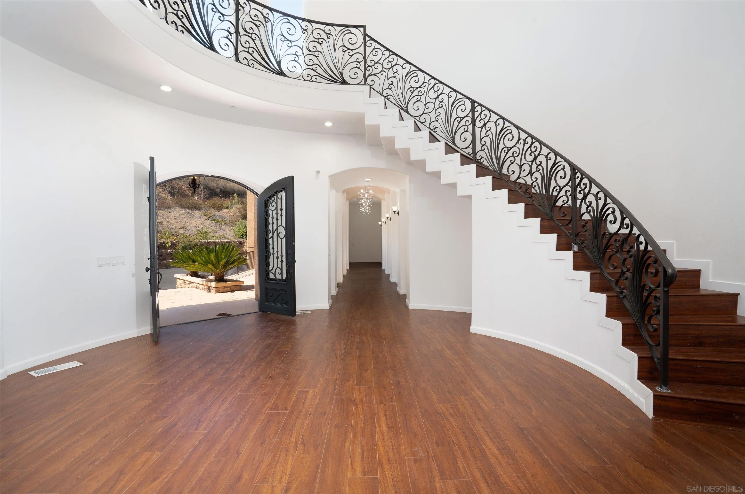 3034 Mountain View Dr