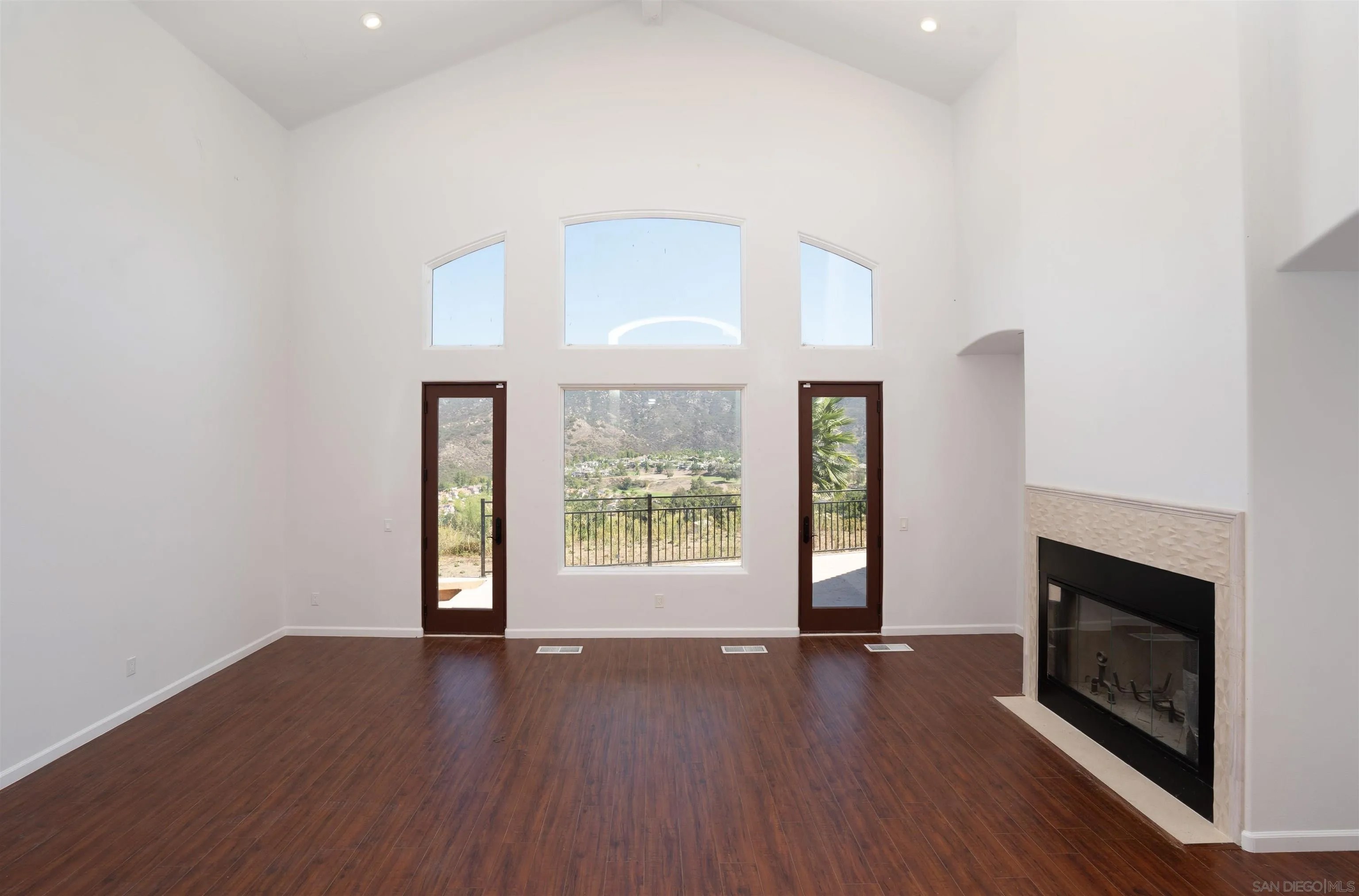 3034 Mountain View Dr