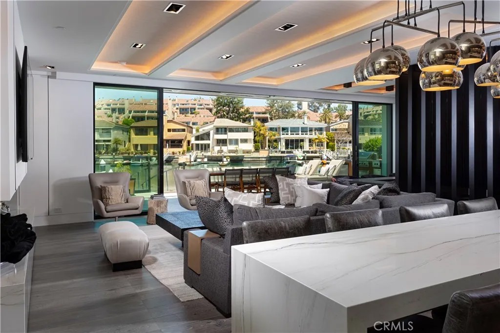 660 Harbor Island Drive