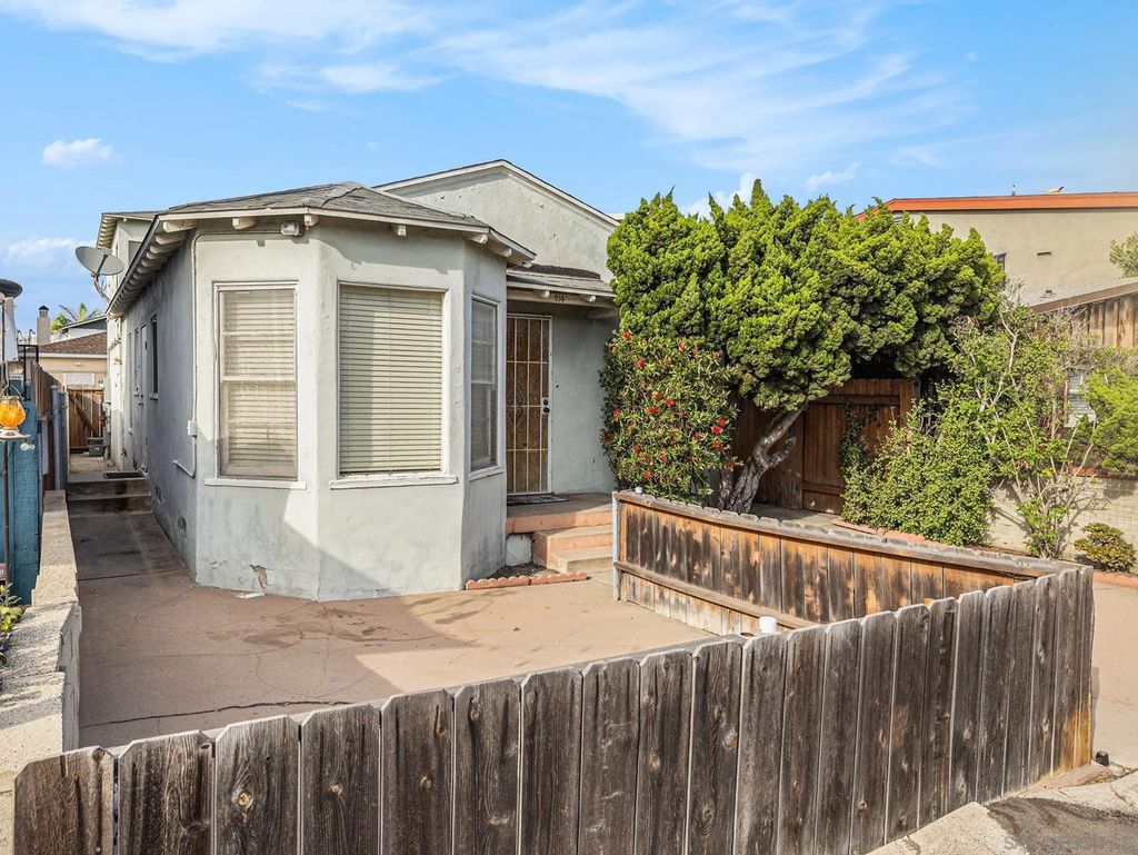 Photo of 814-816 San Luis Rey Place, San Diego, CA 92109 (MLS # 250041608)