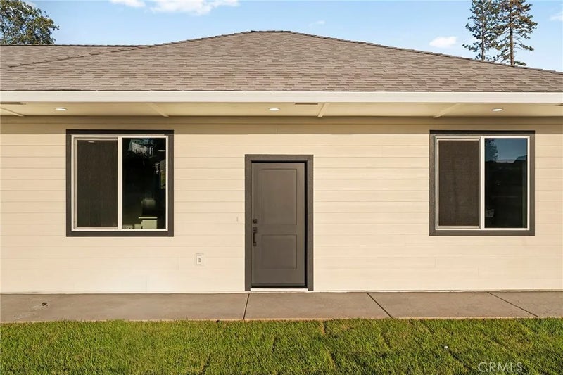 5820 Golden Oaks Road