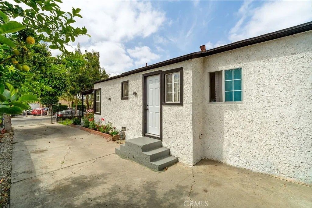 Photo of 2055 E Nord St, Compton, CA 90222 (MLS # IG26082272)