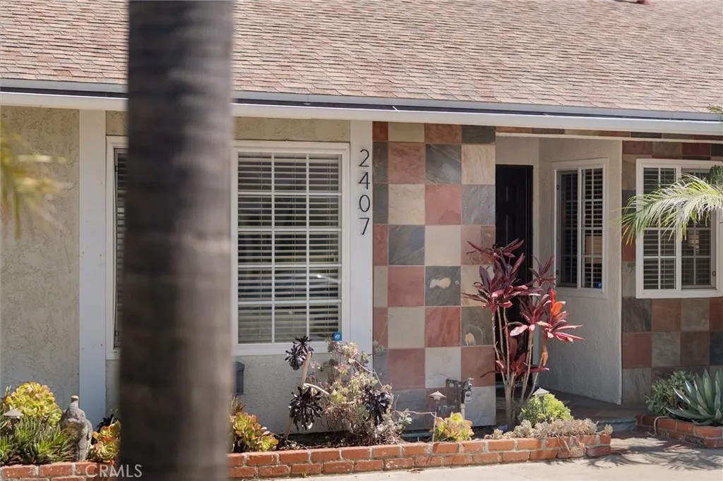 2407 Chapman