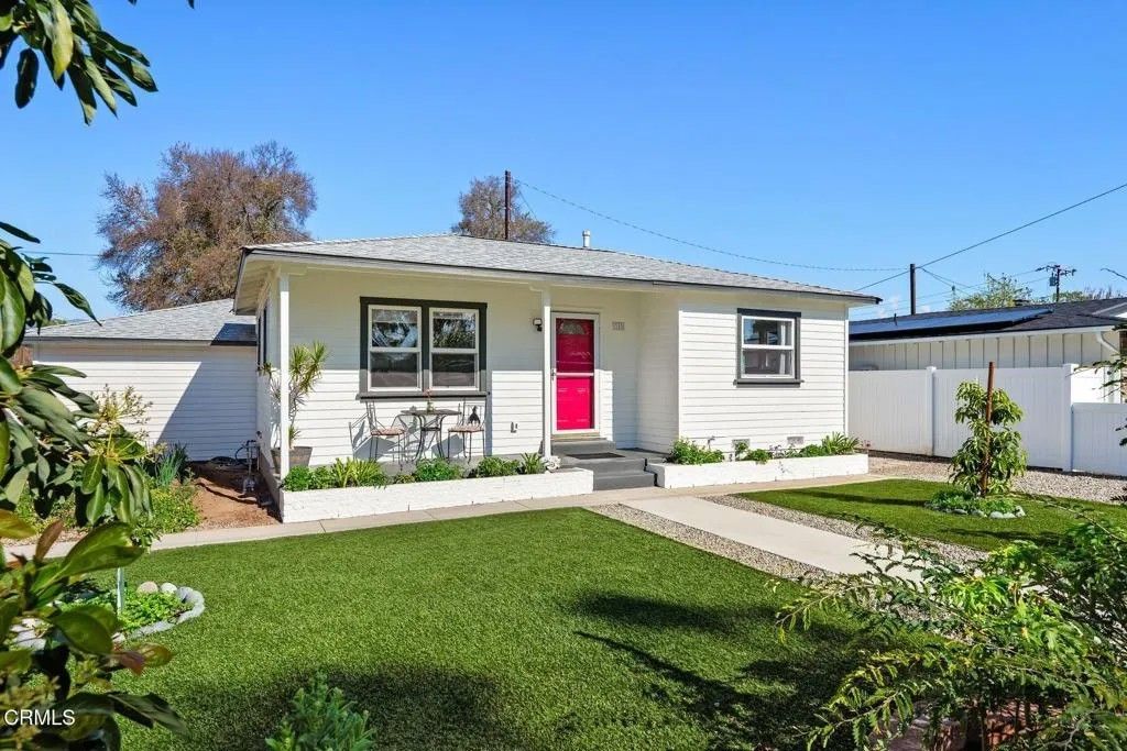 Photo of 385 Sunset Avenue, Oak View, CA 93022 (MLS # V1-34517)