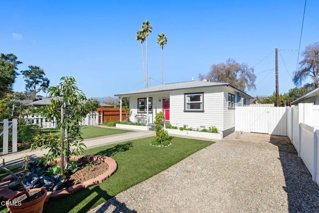 Photo of 385 Sunset Avenue, Oak View, CA 93022 (MLS # V1-34517)