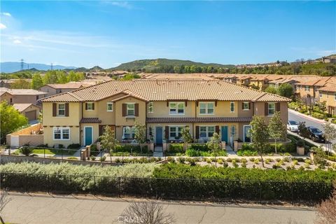 Photo of 28744 Jardineras Dr, Valencia, CA 91354 (MLS # SR26053504)