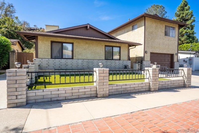 4621 Chateau Drive