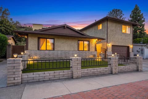 Photo of 4621 Chateau Drive, San Diego, CA 92117 (MLS # 260020259)