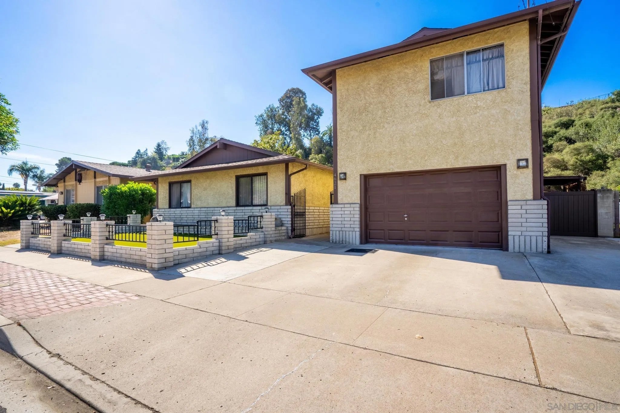 4621 Chateau Drive