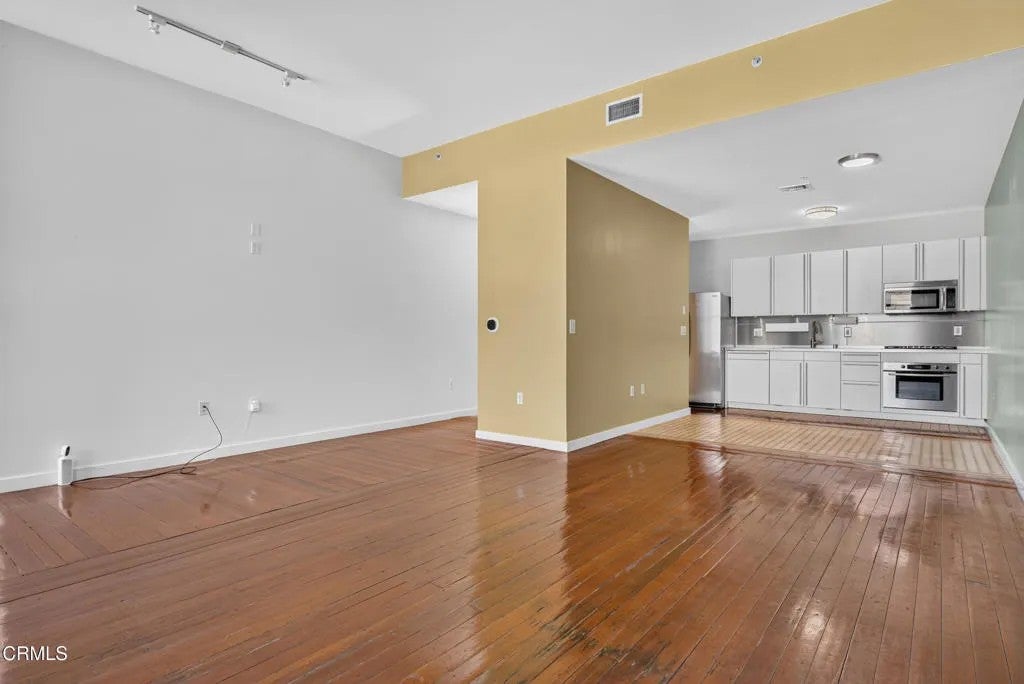 257 S Spring Street 4N