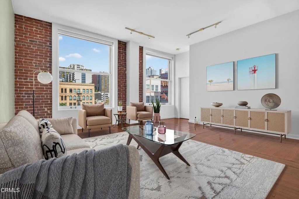 257 S Spring Street 4N