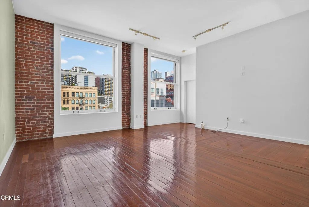 257 S Spring Street 4N