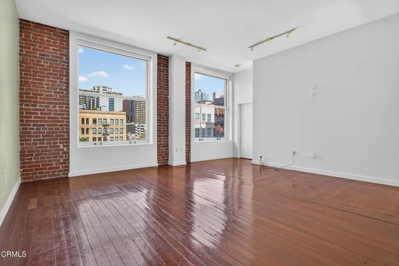 257 S Spring Street 4N