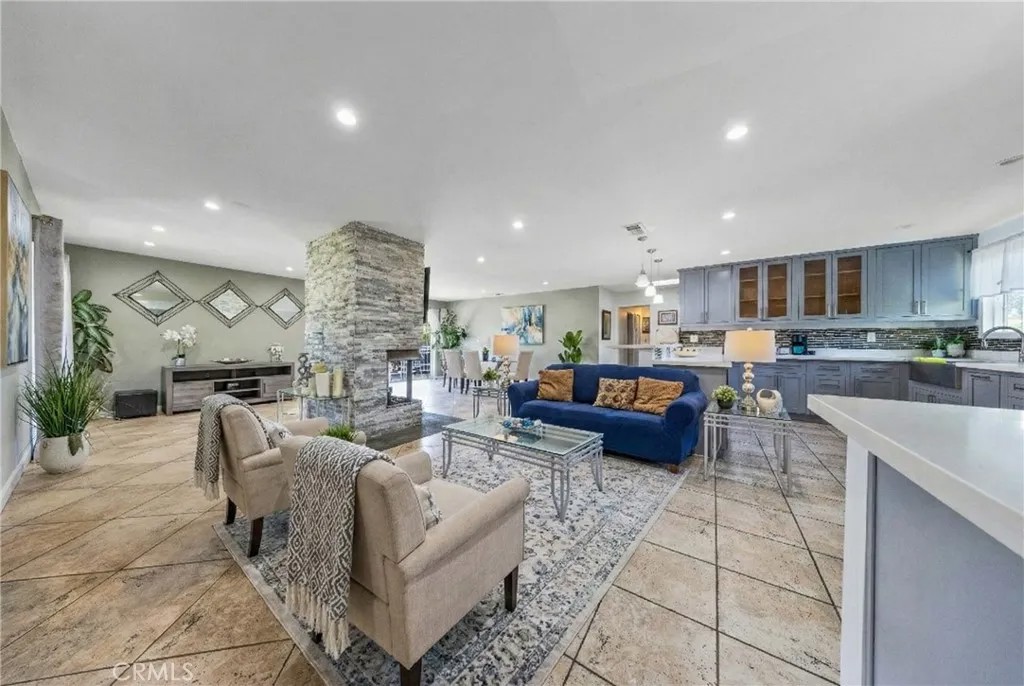 10050 Balboa Boulevard