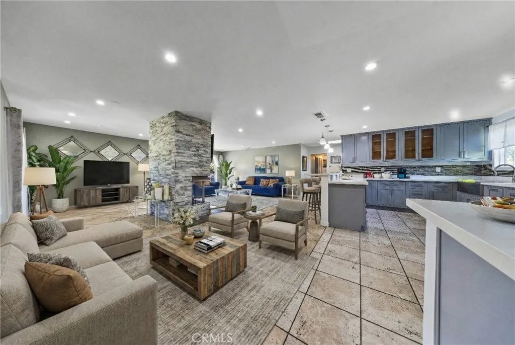 10050 Balboa Boulevard