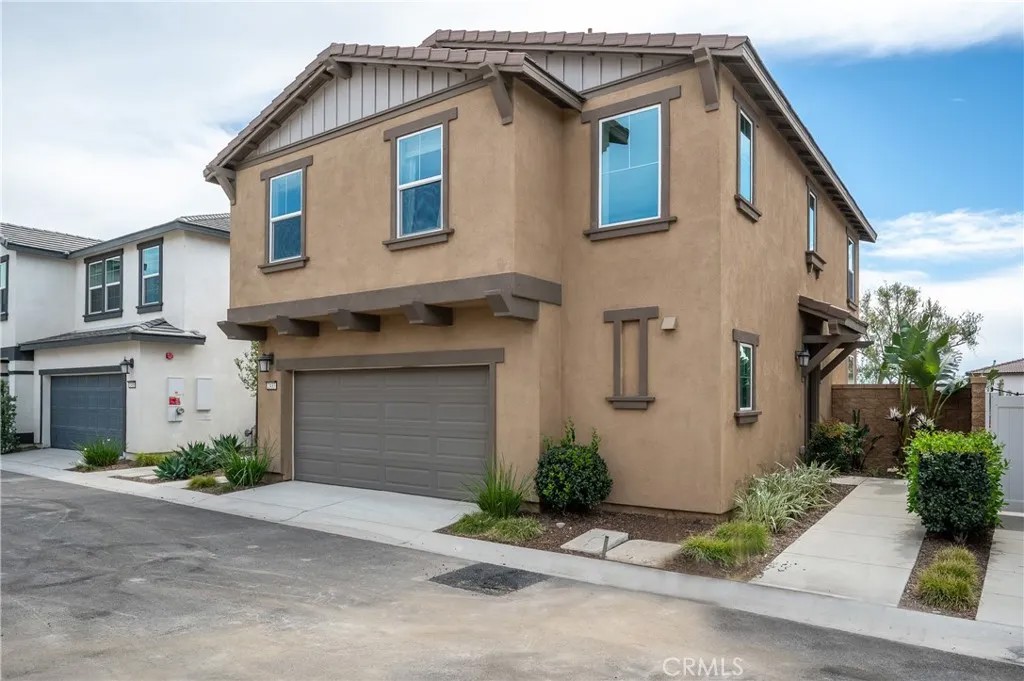 2433 Gunner Ridge Way