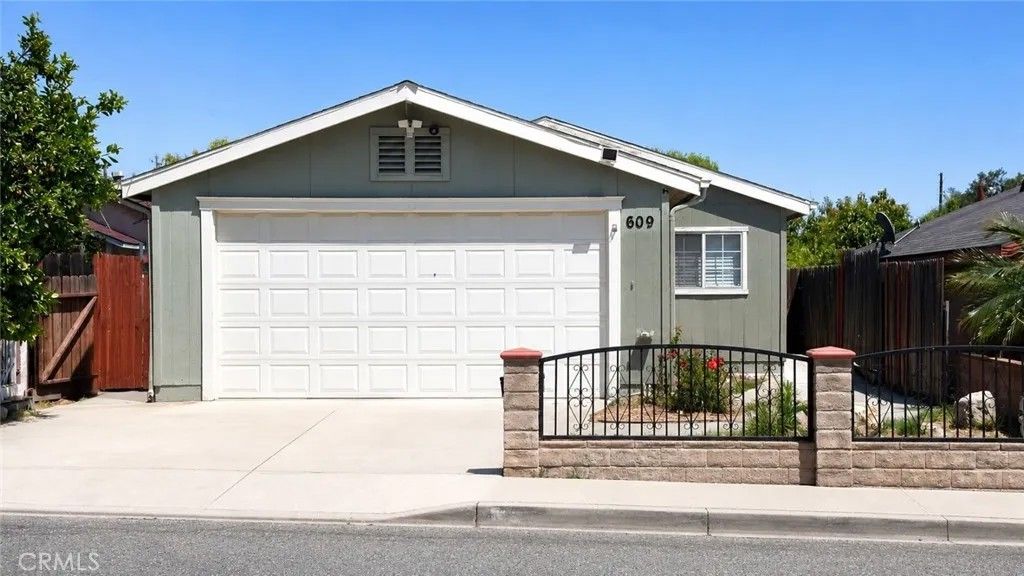 Photo of 609 N 12th ST, Santa Paula, CA 93060 (MLS # OC26085474)