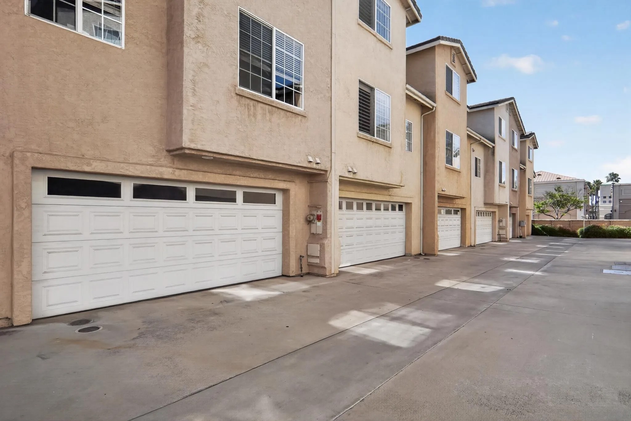 138 W Douglas Ave