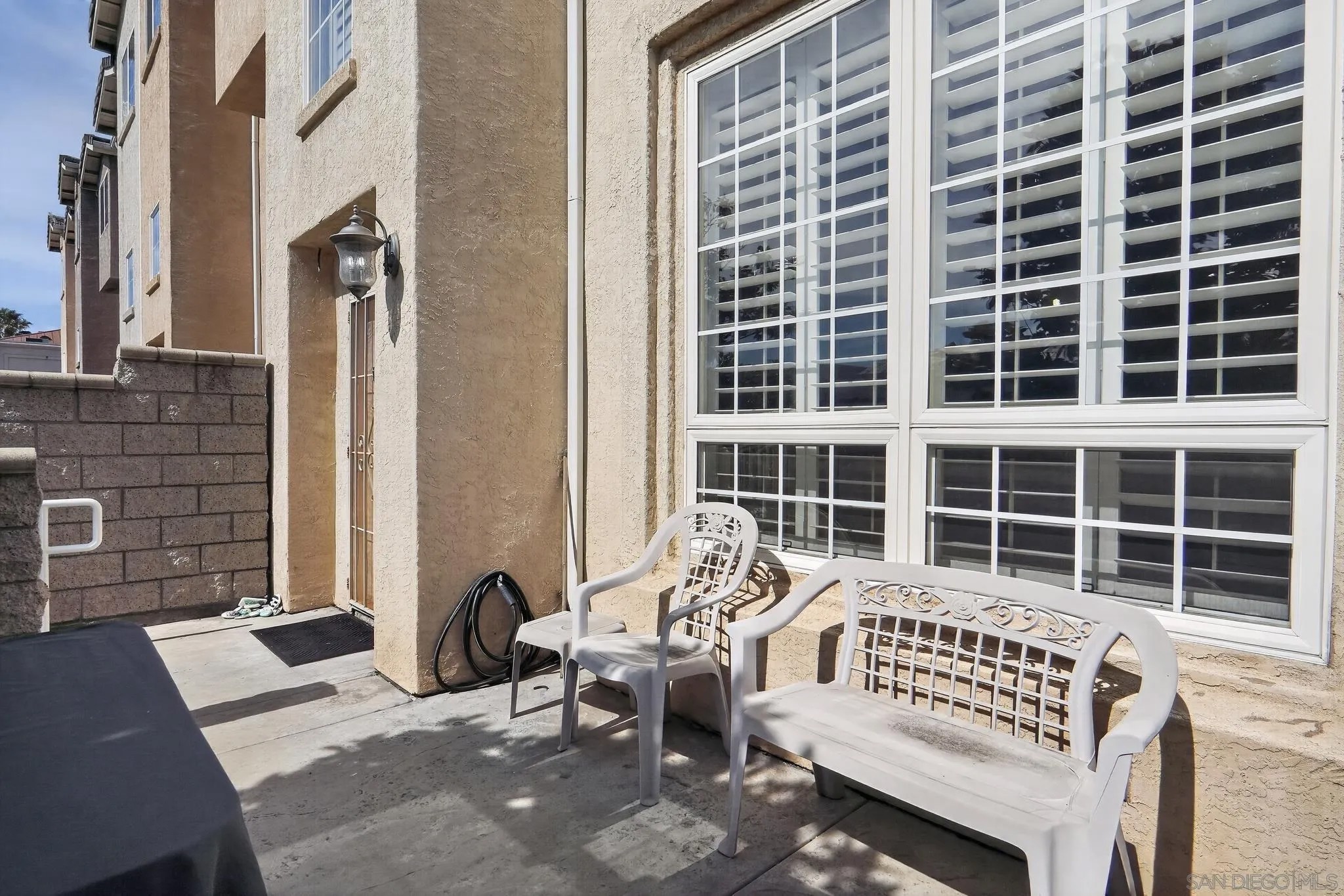 138 W Douglas Ave