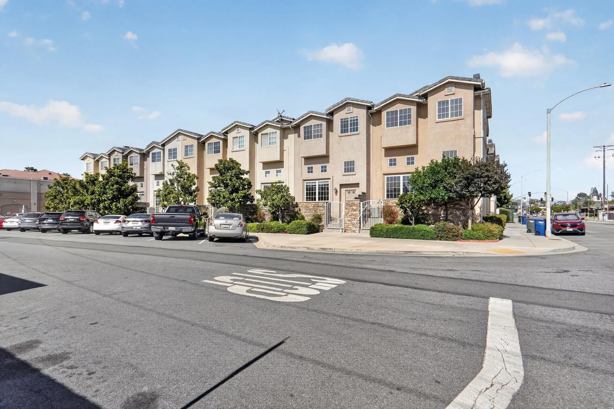 138 W Douglas Ave