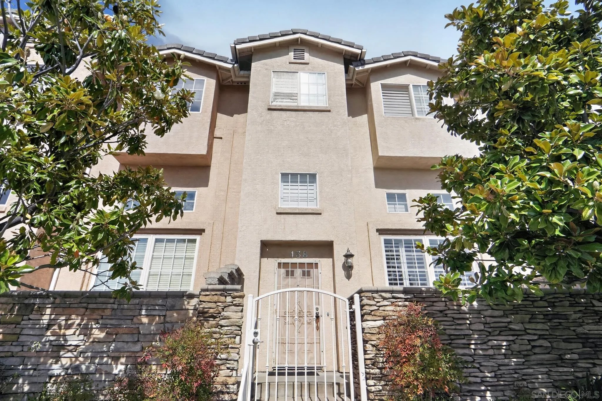138 W Douglas Ave