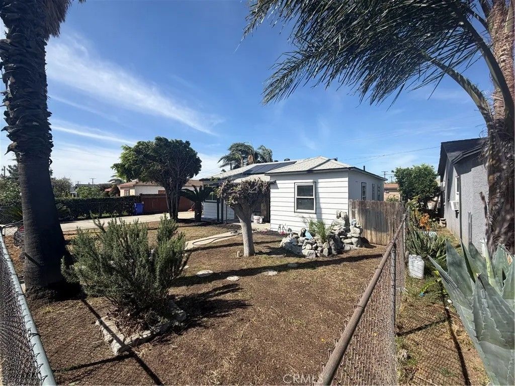 Photo of 9078 Hemlock Ave, Fontana, CA 92335 (MLS # IV26071401)