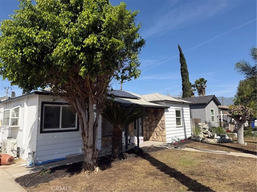 Photo of 9078 Hemlock Ave, Fontana, CA 92335 (MLS # IV26071401)