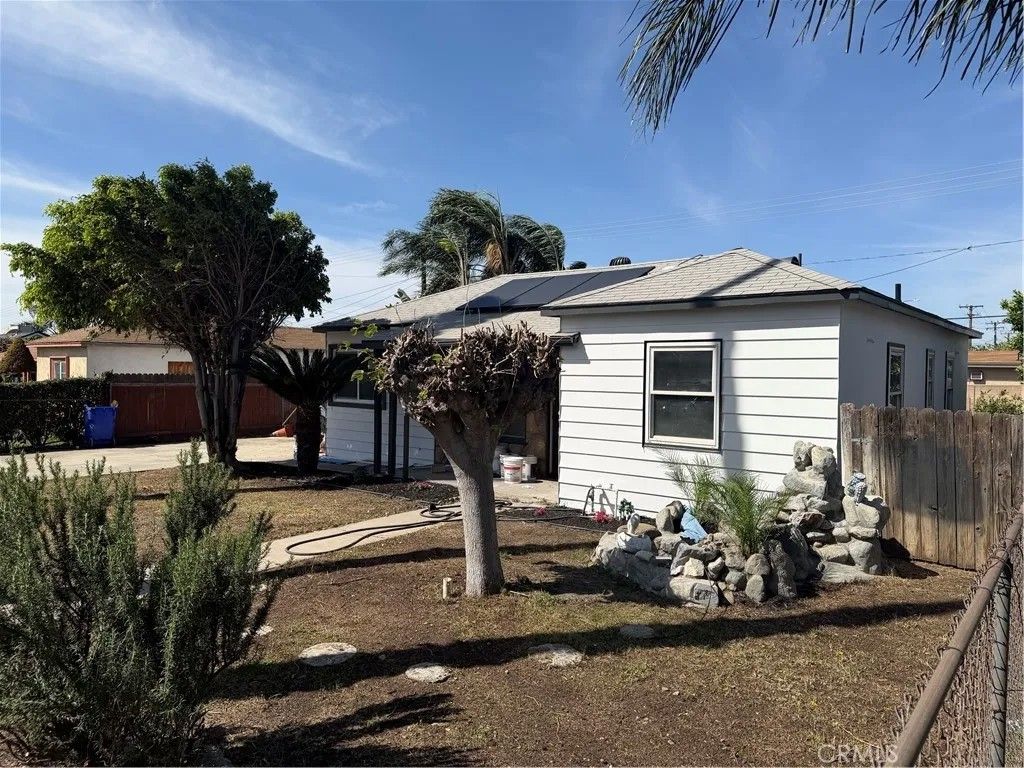 Photo of 9078 Hemlock Ave, Fontana, CA 92335 (MLS # IV26071401)
