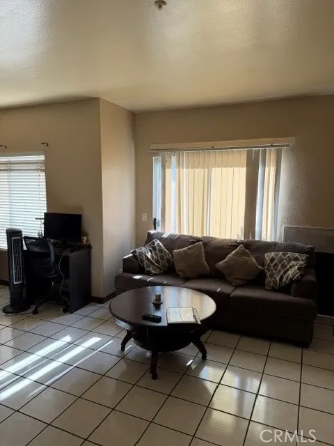 1265 S Neveen
