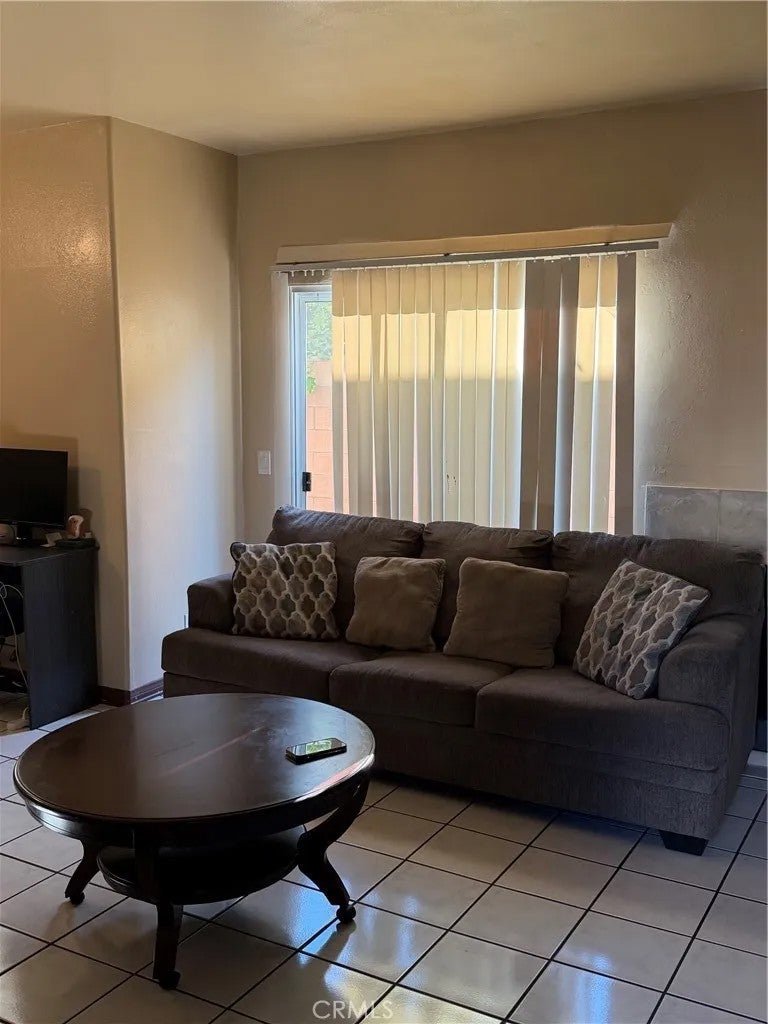 1265 S Neveen