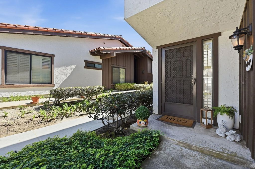 Photo of 971 Santa Helena Park Ct, Solana Beach, CA 92075 (MLS # 260005840)